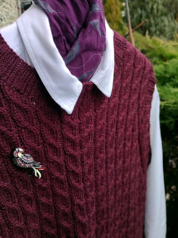 Kamizelka w warkocze na drutach z włóczki Laine x Novita DK