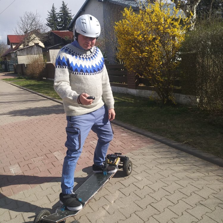 Sweter Yokemeski_z_okraglym_karczkiem_wloczka_novita_7Brothers_750x750