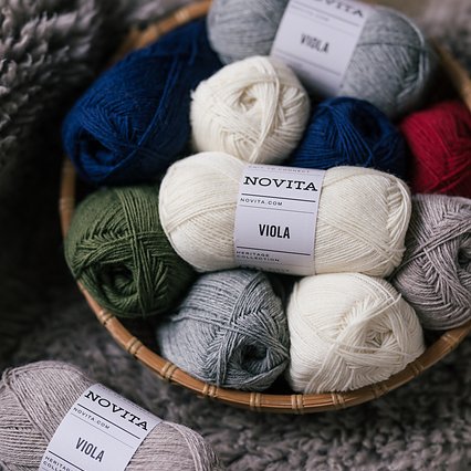 wloczka_Novita_Viola_sklep_woolloop motki wloczki Novita Viola w koszyku