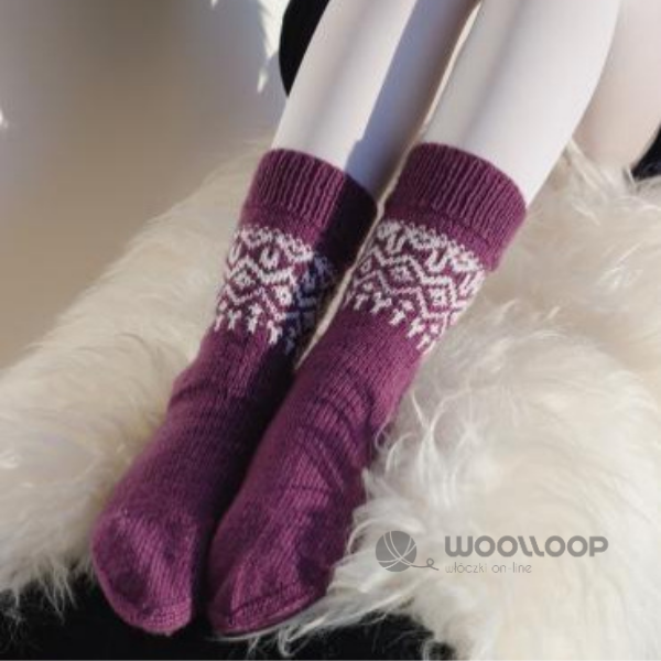 bordowe dziergane skarpety z wzorem norweskim wloczka Hot Socks Pearl uni merynos z kaszmirem woolloop
