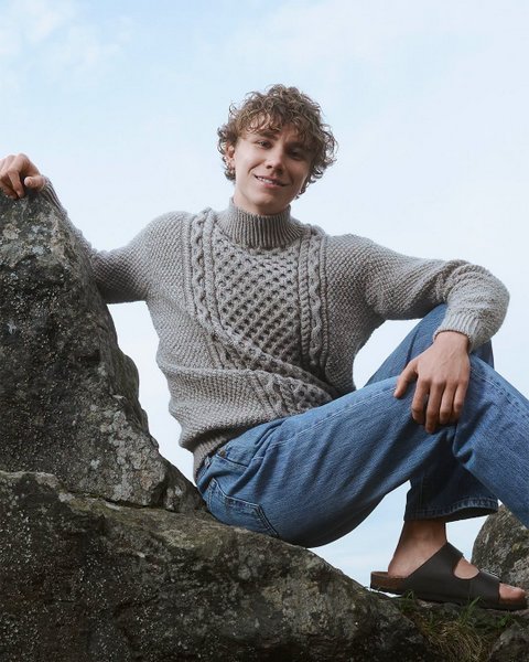 meski sweter na drutach wloczka novita 7 sisters woolloop.jpg meski sweter na drutach wloczka novita 7 sisters woolloop.jpg