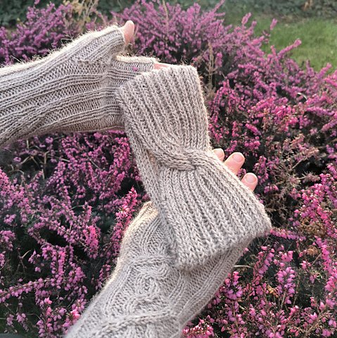 mitenki Polymnia wzor Sari Nordlund opaska na Drutach Novita Nalle alpakka (3) mitenki Polymnia wzor Sari Nordlund opaska na Drutach Novita Nalle alpakka (3)