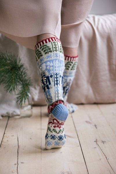 pakiet dziewiarski skarpety swiateczne dziadek do orzechow nutcracker novita sklep woolloop (6) pakiet dziewiarski skarpety swiateczne dziadek do orzechow nutcracker novita sklep woolloop (6)