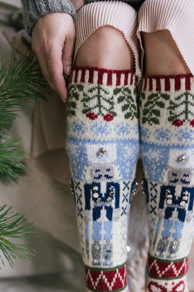 pakiet dziewiarski skarpety swiateczne dziadek do orzechow nutcracker novita sklep woolloop (7) pakiet dziewiarski skarpety swiateczne dziadek do orzechow nutcracker novita sklep woolloop (7)