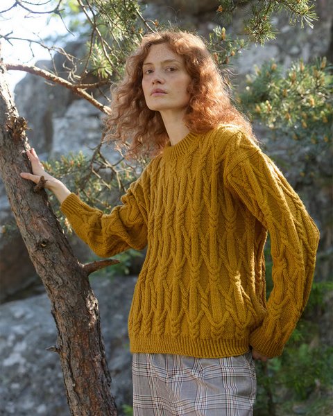 sweter z warkoczami na drutach wloczka novita 7 sisters woolloop.jpg sweter z warkoczami na drutach wloczka novita 7 sisters woolloop.jpg